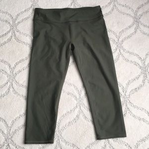 Fabletics medium crops